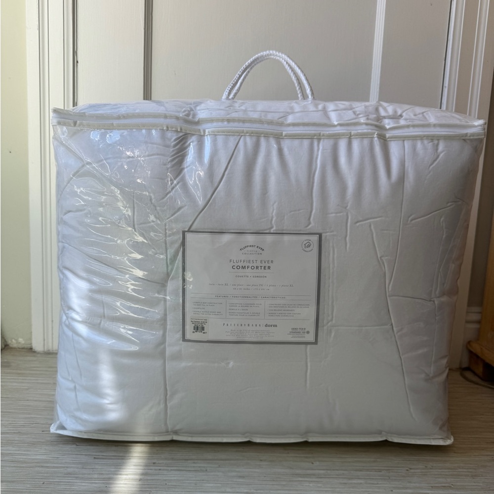 Pottery Barn Dorm Fluffiest Ever Comforter Duvet Insert, Twin/ Twin XL, White